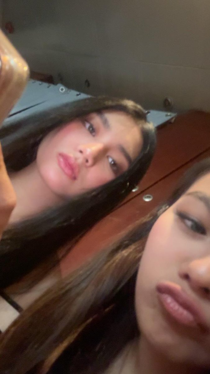 yannavrse's tweet photo. cutie ng PAL4, sila sila din ang unang pic na nag debut sa bc ng isa't isa. 

ashley with princess 
lella with princess and ashley. 
#PAL4 #PrinLeyLla https://t.co/FiFo8OUOa9