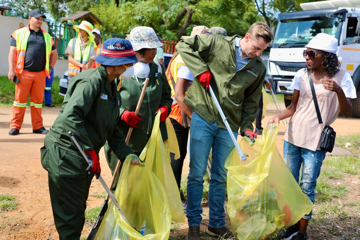 Ewan Botha tweet media