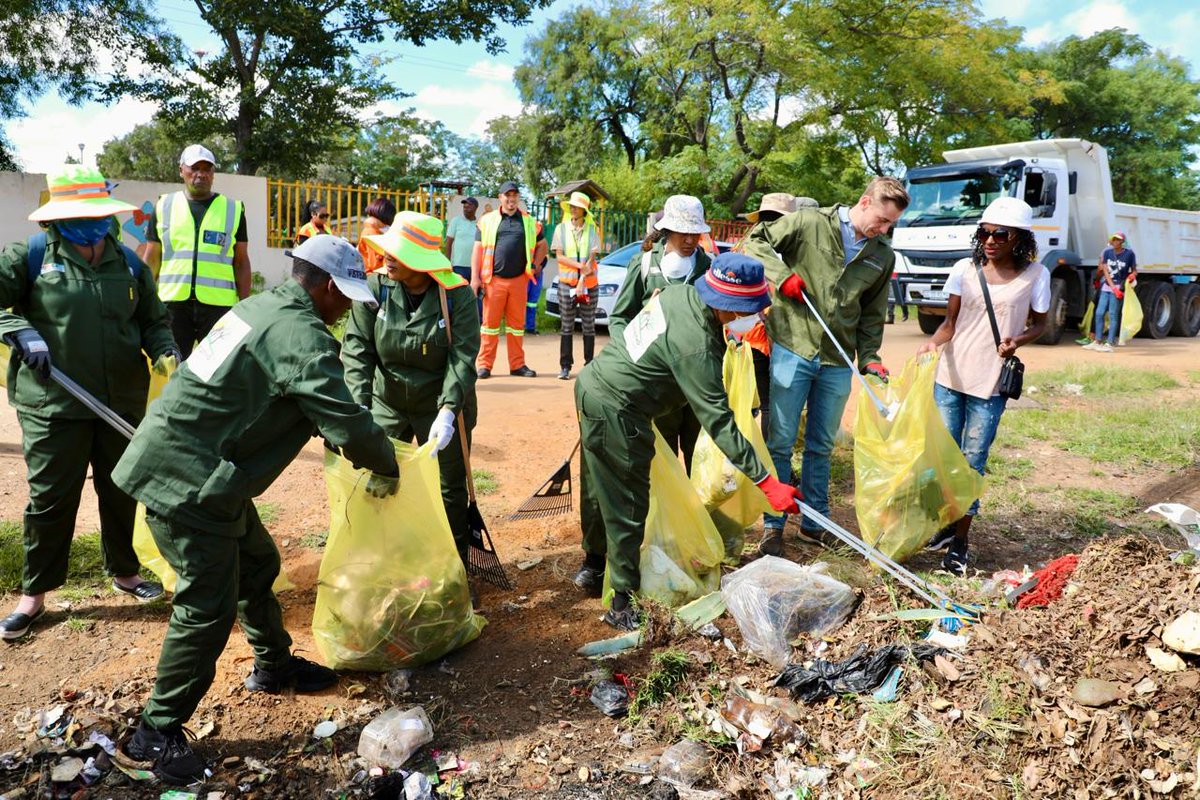 Ewan Botha tweet media