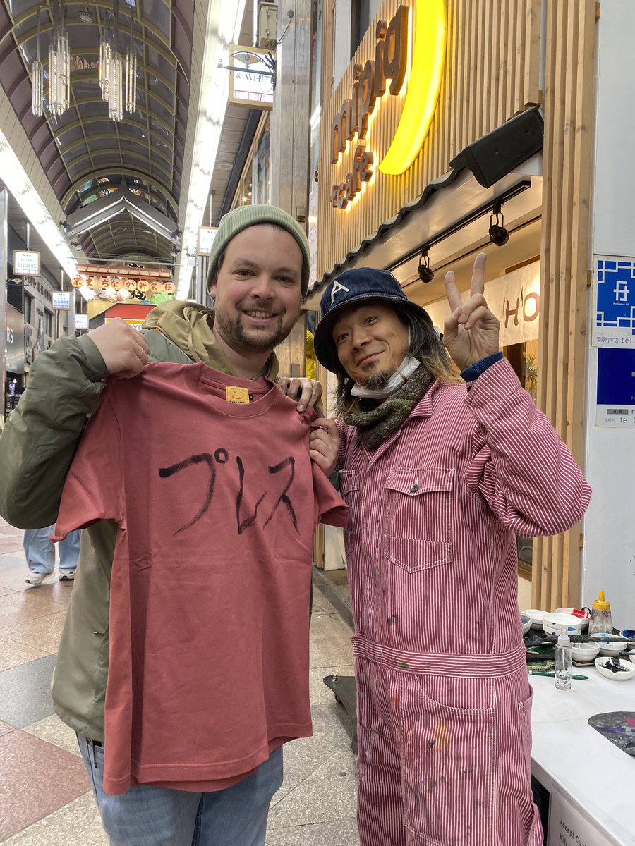 kyoto_ao's tweet image. 京都はまだまだ寒いよ(°_°)
明日も
ヒートテック＆ダウンベストを入れて描きます^_^

2026年3月14日〜3月31日
場所：コレクションショップYAMAMOTO京極店

@collectionsho10 

#HandPaintedYuzen 
#YuzenArt 
#MadetoOrder #CustomFashion 
#Artist
 #LiveDemonstration #OneofaKind 
 #FashionArt