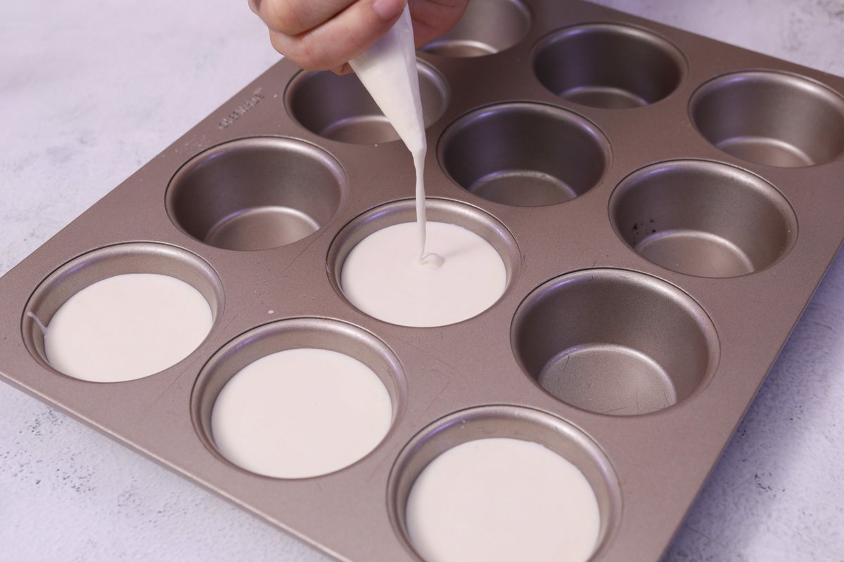 sathish97216's tweet image. Bake fresh, smile fresh!  Spent the afternoon mixing, piping, and laughing—these matcha cookies are chef’s kiss (literally, I ate three). Who’s stealing a bite #BakeWithJoy #HomeBakingMagic
