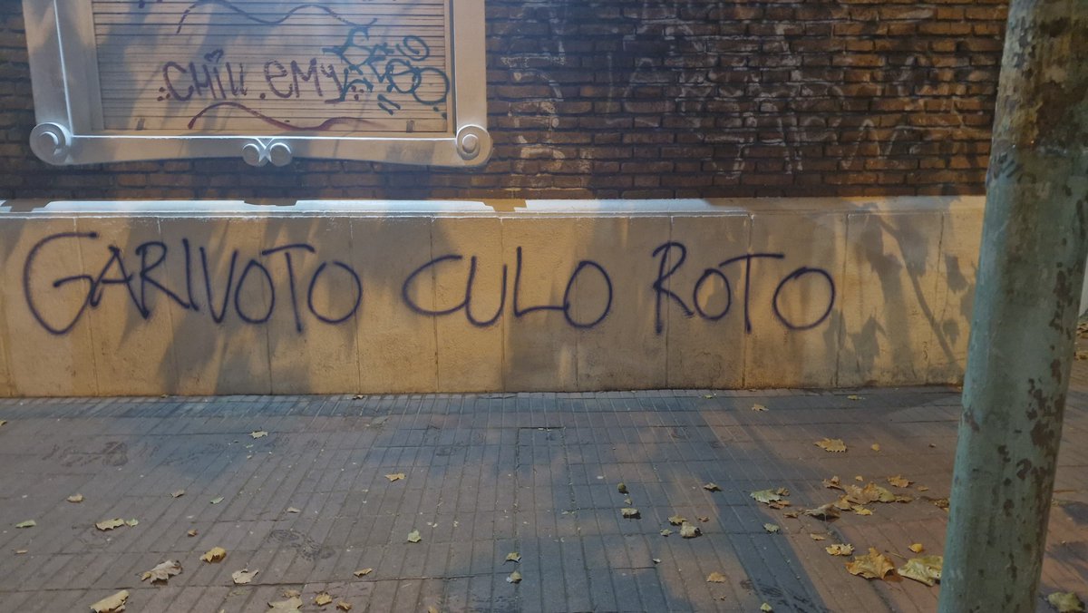 Guillelibros's tweet photo. @charlywalker Y las paredes de la ciudad ya dicen https://t.co/lJNH6CqaFp