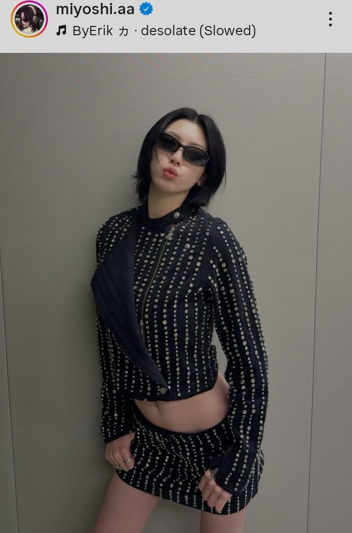 PortalLalisa's tweet photo. 📲 Ayaka Miyoshi (atriz japonesa) usando a roupa da coleção LISA x KITH WOMEN SPRING 26.
- Ela ganhou da LISA.
LISA KITH GUEST DESIGNER #KithWomenDesignedByLISA #LISAxKITH #LISA @wearelloud https://t.co/5Aaj0A2Yux