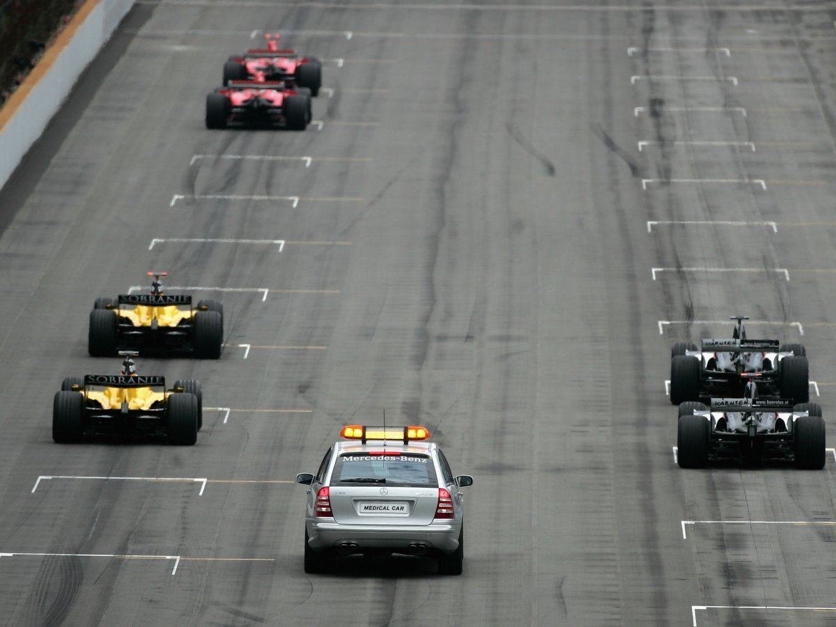 Estagiário da F1 tweet media