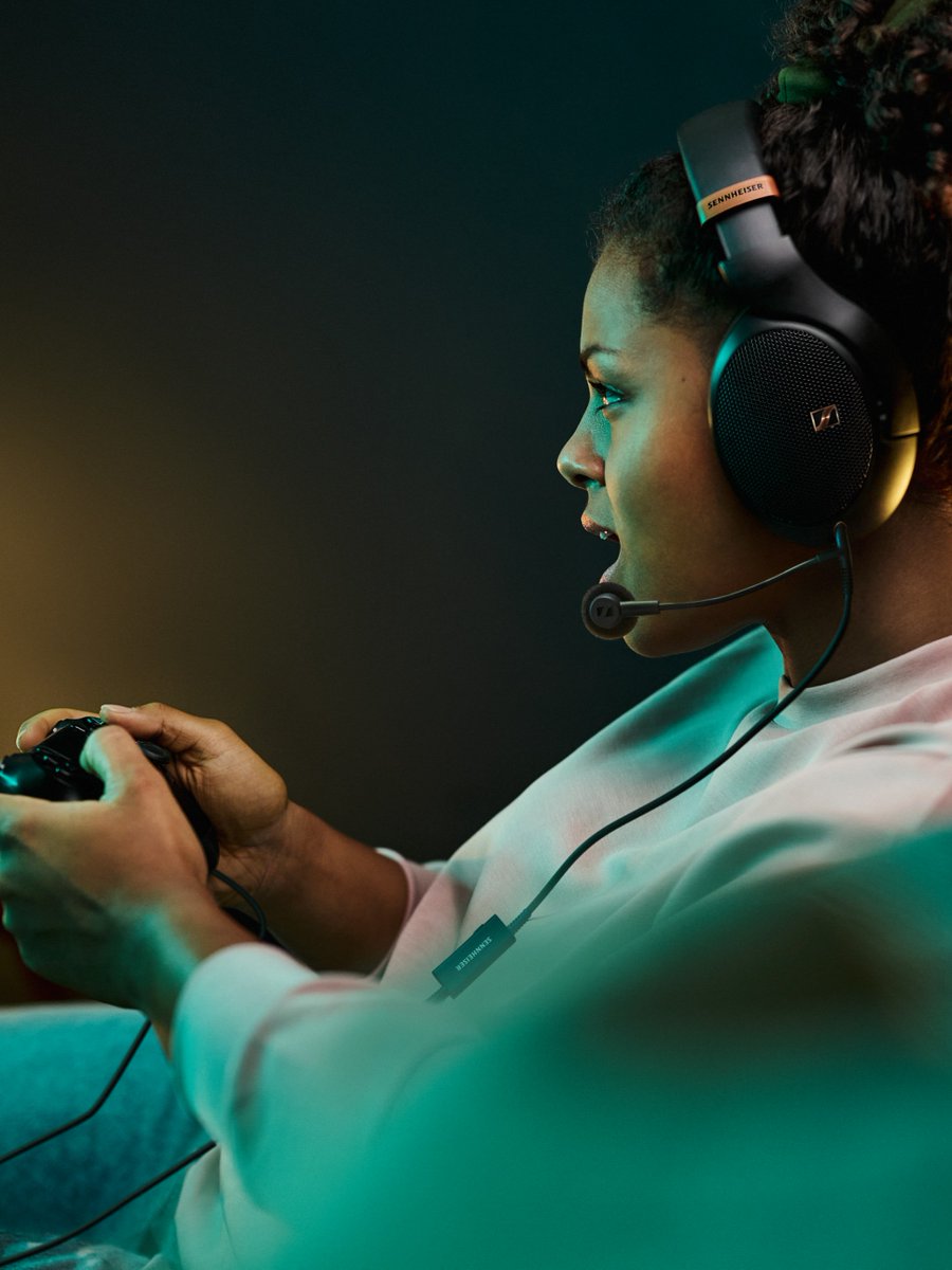 Sennheiser's tweet image. Gaming headsets don't have to compromise.

The HD 550, HD 505, HD 560S, and HD 620S deliver audiophile sound and are all compatible with the new HD 500 BAM mic for crystal-clear comms.

#Sennheiser #GamingAudio #Audiophile