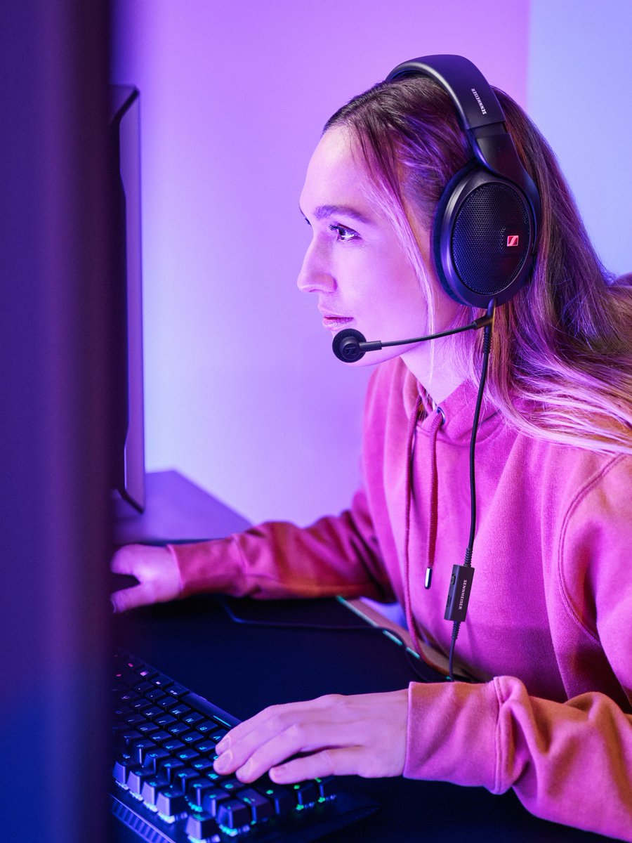 Sennheiser's tweet image. Gaming headsets don't have to compromise.

The HD 550, HD 505, HD 560S, and HD 620S deliver audiophile sound and are all compatible with the new HD 500 BAM mic for crystal-clear comms.

#Sennheiser #GamingAudio #Audiophile