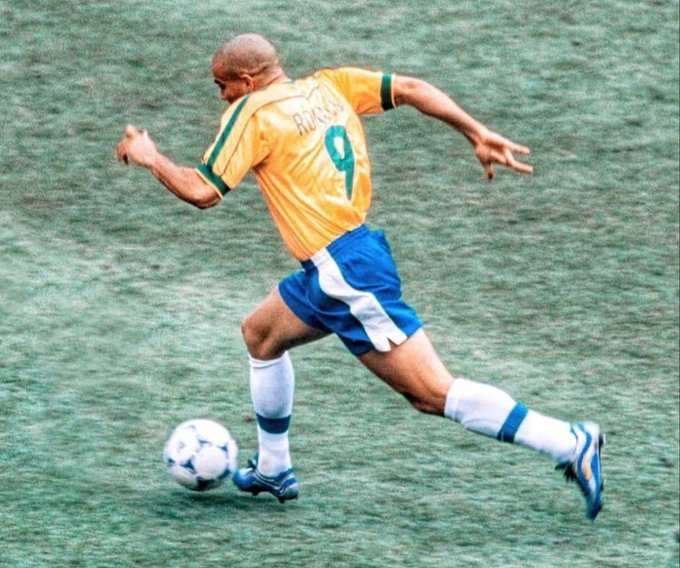 90s Football tweet media