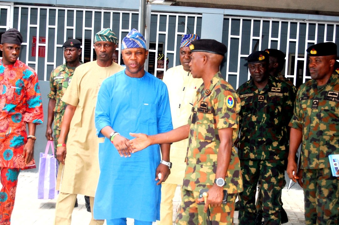 Olojede_25's tweet photo. 🤝 Partnership for a Secured Oriade
Security is the foundation of the #RenewedHopeAgenda. Today, I received Commodore M.A. Alhassan (NNS WEY) on a familiarization visit. https://t.co/B77erKBJmI