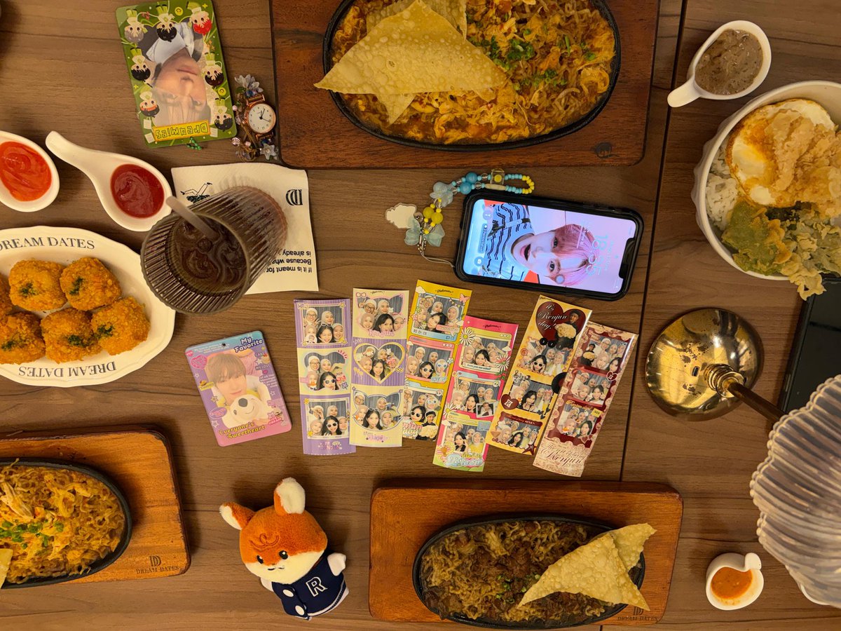 Bukber dan Photo Booth special Renjun Birthday 🌼💛 with <a href="/azzahraica17/">azz</a> <a href="/pcywon3to3/">Mamanya Renjun</a> <a href="/yellllowbabyyyy/">nanas kuning</a> @uryellow03 juga <a href="/renjivvon03/">sabෆ⁠╹⁠ ⁠.̮⁠ ⁠╹⁠ෆ REST 🙇🏻‍♀️</a> dan <a href="/renhuangse/">cey | rest</a> 

Thanks to <a href="/oderyyang/">aliaᵛ🦄</a> <a href="/ndunmochi/">pia</a> <a href="/haechanieloves/">feb★ #TASTE</a> <a href="/rnsnjun/">renn</a> <a href="/deyapping/">🍀</a> ✨️

#cheers323day #happurenjunday #3to3inBloom