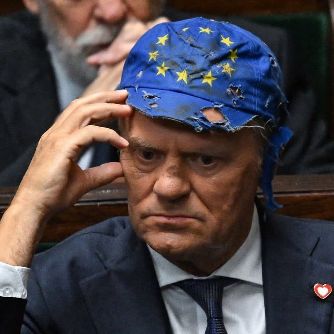 Ten człowiek spowodował #Brexit, ten człowiek doprowadzi do #Polexit, ten człowiek zatopi #UE na życzenie mafijnych decydentów w niej przewodniczących, zarządzających pod dyktando Niemiec.