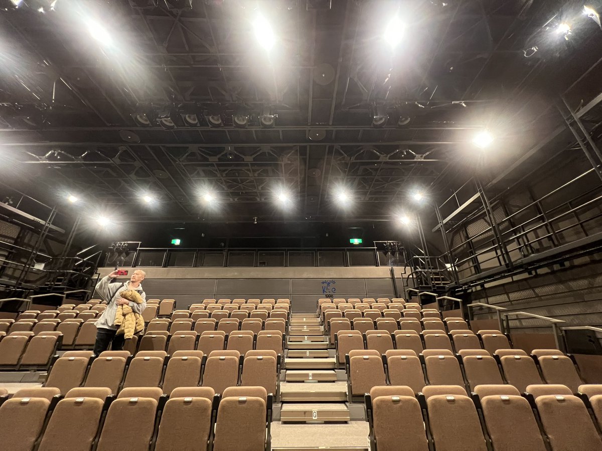 2年半ぶりの新開地アート広場(旧KAVC)
下見とホール打ち合わせでしたー

着々と本番が近づいています。
そしてまた新しい物語が紡がれていきます。

4/4、5 Row After Row

劇場でお待ちしていますー！