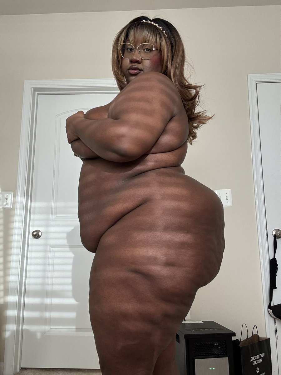 phatassphoebe's tweet photo. Hope yall have a wonderful week🥰 https://t.co/GwCbwsHD6M