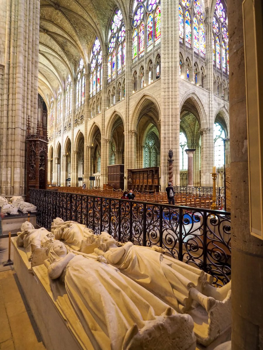 OuchikhKarim's tweet photo. Le parti politique qui vomit la tiare et la couronne, le ciel et le lys, dirige désormais Saint-Denis.
Son maire LFI, dont nul ne conteste la légitimité démocratique. respectera-t-il le charisme historique d’une ville qui abrite pour l’éternité le tombeau des rois de France ? https://t.co/fag2xn2slV