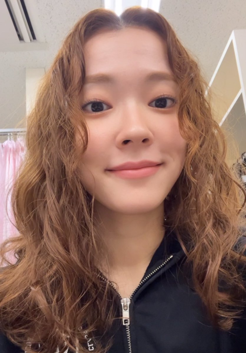 小向なる Official tweet media