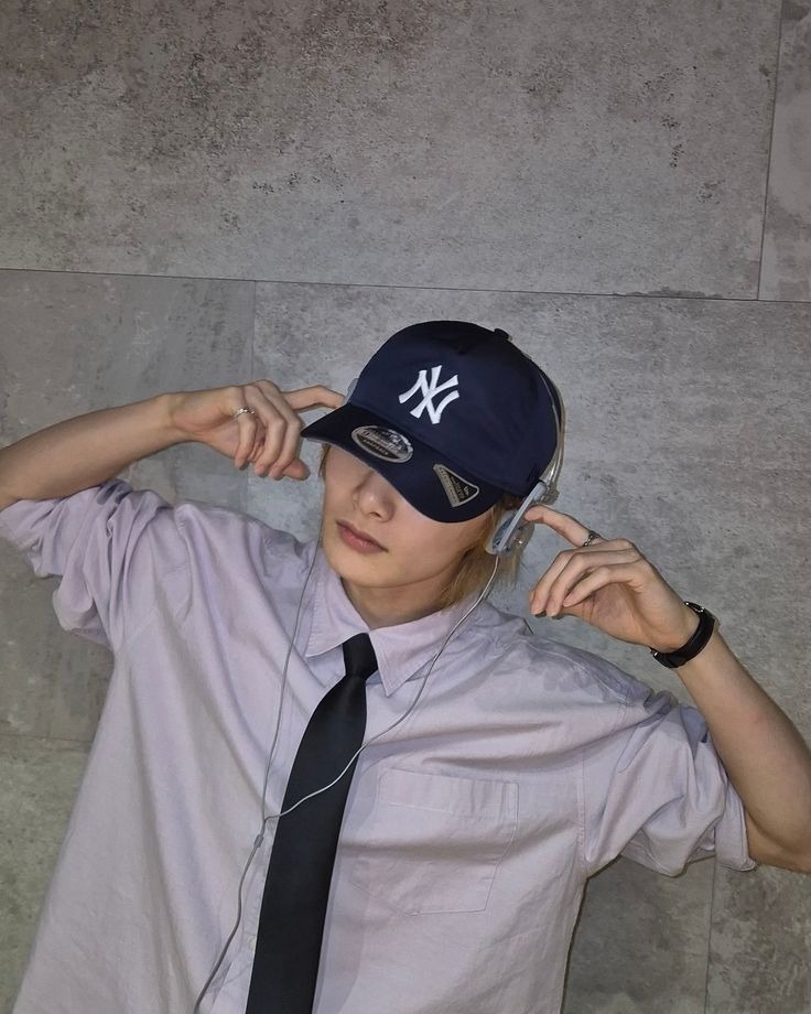 🍃feeling full of energy, anyone want to talk on DM or Tele? drop your ID and topic as well and i'll hit you up in a jiffy