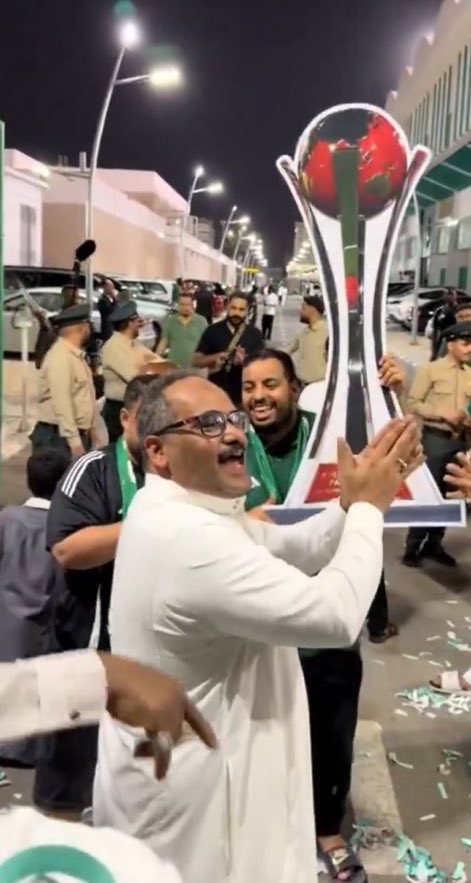 شبيهـْ_الريـحّ🦅 tweet media