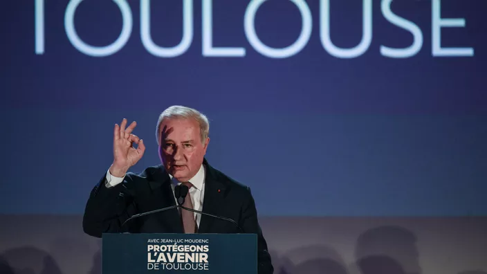 Le_Figaro's tweet photo. 🔴EN DIRECT - Toulouse : le maire sortant Jean-Luc Mondenc dénonce «une alliance de la honte» entre LFI et PS
https://t.co/RSp1tIi1qJ https://t.co/Z7nCrNeufl