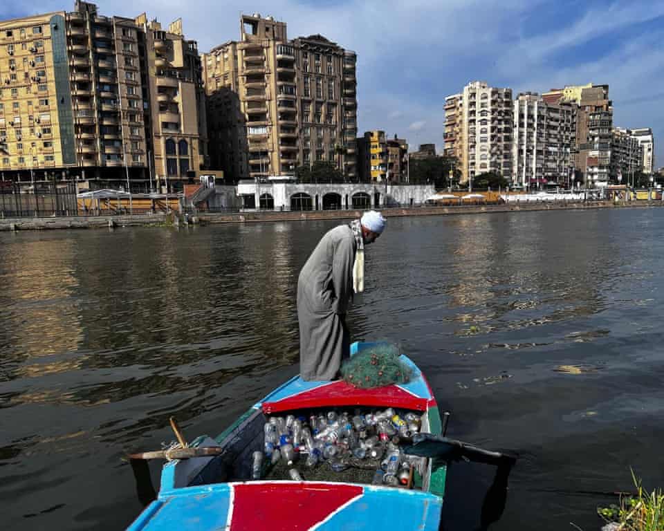 africansinnews's tweet photo. Egypt : Nile fisherman earning more from collecting plastic than fish.
https://t.co/9McdYKzKre https://t.co/0myz0Ptciy
