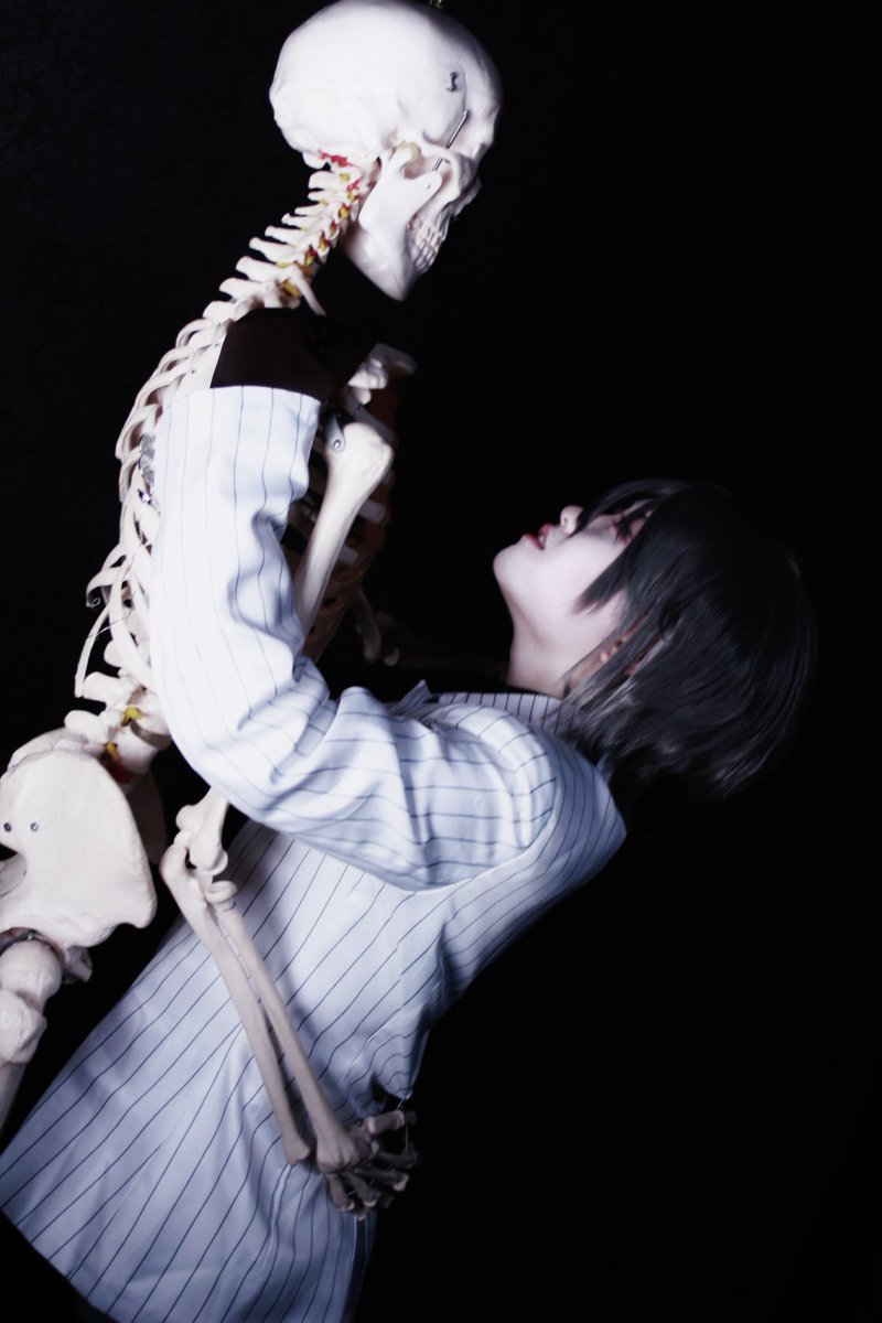 hareno_cos's tweet photo. 【mhyk；Cosplay】《Ｏｗｅｎ》
＊不穏カモ。
 ︎︎
 ︎︎
 ︎︎
 ︎︎
 ︎︎
 ︎︎
 ︎︎
　「　いいじゃない、お前は骨が残って。　」
 ︎︎
 ︎︎
 ︎︎
 ︎︎
 ︎︎
 ︎︎
 ︎︎
【📸：@pomera_cos 】
#まほやく_cos https://t.co/5CmSYtH7th