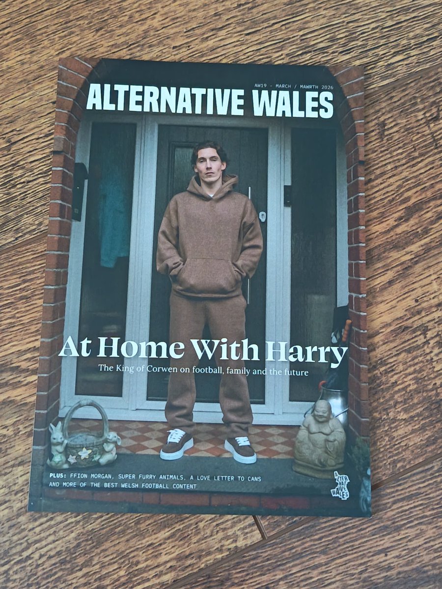 View Magazine tweet media