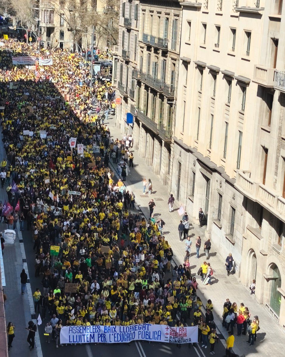 Demostració de força en la primera jornada de vaga. 

Demà és el torn de les companyes de Tarragona, Penedès i Terres de l'Ebre. #TothomAlaVaga