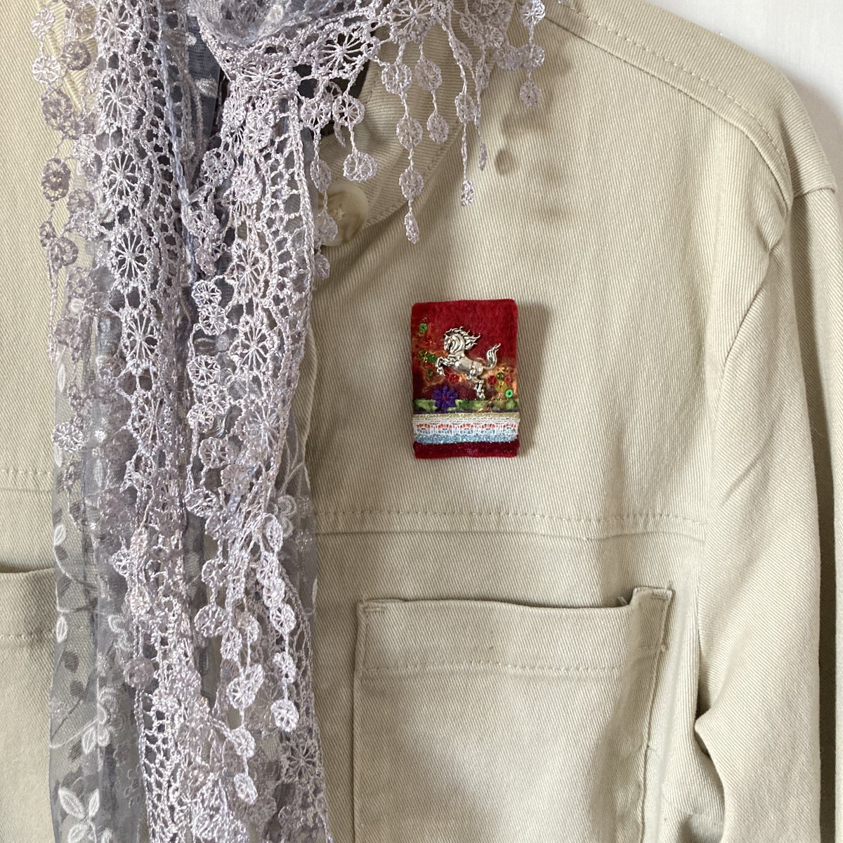 elliestreasures's tweet image. Striking "Fire Horse" hand sewn brooch in deep red with layers of trims, fabrics, stitching and tiny embellishments.
A fabulous, one-of-a-kind statement piece to add colour and "wow" to outfits and jackets.
elliestreasures.square.site/product/horse-…

#shopindie #giftidea