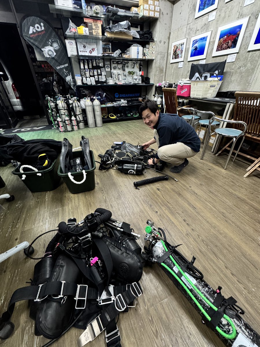 foresth915's tweet photo. 洞窟CCR潜水準備中！月横穴ECLSSシミュレーション🌕👨‍🚀🤿

あとまだ日本で発売されていないGoPro、DJI、Insta360など主要アクションカメラ全種類入るハウジングを水中写真家清水さんからゲット！

#gemini #uhact #ccr #okinawa #techdiving https://t.co/uN7XAkdqts