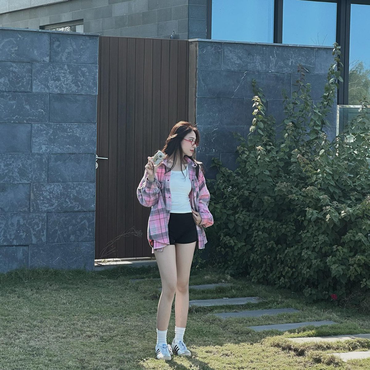 くろありん tweet media