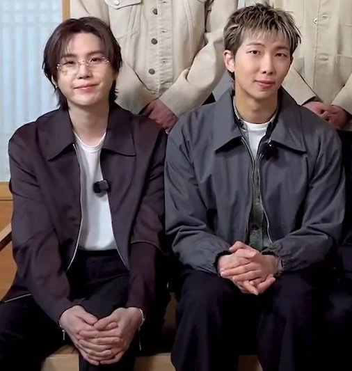deepslowpanic's tweet photo. hey has anyone told namgi they don't need to be constantly touching https://t.co/zxNL7mrSAM