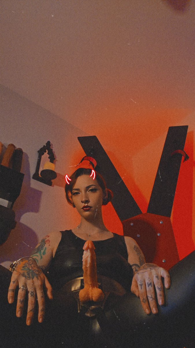 Reine Lady pink tweet media