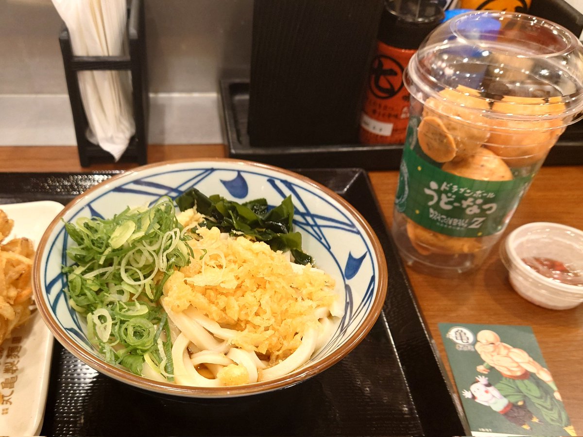 kenchomeZ's tweet photo. やっと丸亀に行けた〜
第一弾色々終了してたけど、神龍カップのうどーなつが一つだけ残っていて幸い。
ちゃんと星も付けたので満点！
#ドラゴンボールうどーなつ https://t.co/5Na7BqrqnI