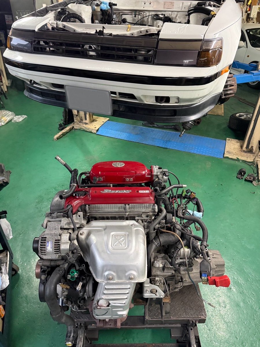opfuru's tweet photo. どんなにいいエンジンを積んでいても
ギアが噛み合っていないと
宝の持ち腐れです。
また、ギアを繋いでいるベルトの
コマが飛んでいたら動力が伝わりません。
会社組織も同じ。
伝達と噛み合うことは大事です。
そんなタイミングベルトになりたい。😙
#セリカ #ST162 #タイミングベルト https://t.co/tmvMxnUBrB