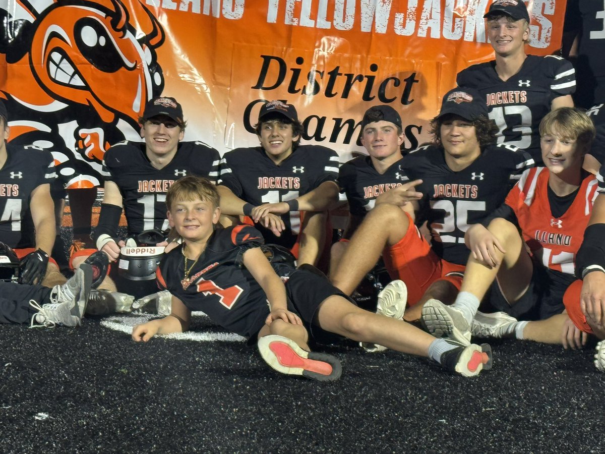 TrentFrida11's tweet photo. Was fun watching my big brother at @friday_jd do his thing in HS gonna miss that. Go be great @valpoufootball @FACEONETRAINING @dwaynefriday1 https://t.co/FdFLvBXqIb
