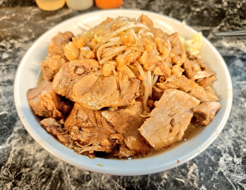 Numataro_G's tweet photo. 「今を楽しめ」にて豚ラーメン、ニンニク普通、ヤサイ・アブラ・カラメはマシ

温泉後にはイチゴ練乳かき氷

月末での退職前に今日は有給消化しましたが、半分も消化できずに終わりそうです😢 https://t.co/00aN5TOx0m