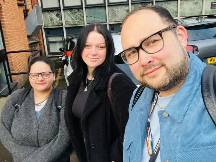 UniNhantsNews's tweet photo. After last night's glitz and glamour at the #Oscars, @UniNorthants academic, Anthony Stepniak spoke to @BBCNorthampton alongside @UONHMPSS &amp; @media_uon students, Millie &amp; Ava to give their views on this year's winners 🏆

Interview starts at 1hr46👉https://t.co/skCIKmXkN3 https://t.co/zCLHqxGYLK