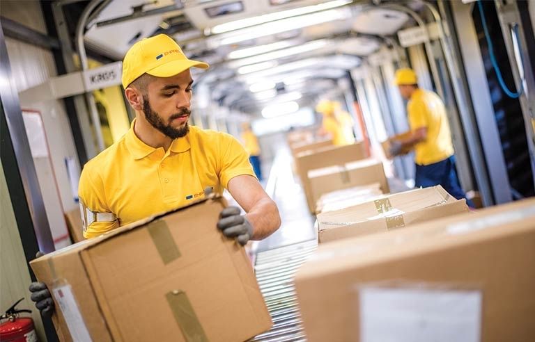 PeakErgonomics's tweet image. Lifting and shelving items the safe way can help prevent work-related back pain. The American Academy of Orthopaedic Surgeons lays out five steps for safe lifting. In order:

buff.ly/C01mT57

#SafetyFirst
#Ergonomics
#SafeLifting