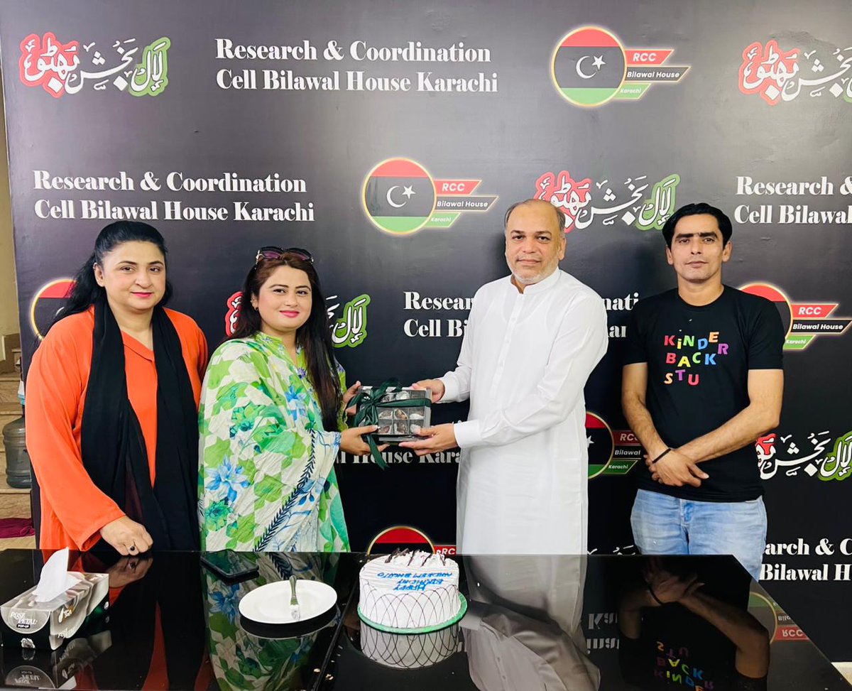 TamoorAliChana's tweet image. 🎉 Celebrating a legend! Former Provincial Minister &amp;amp; PPP stalwart, Senator Nadeem Ahmed @Bhuttoiest turns 55! 🥳 Party leaders &amp;amp; workers at Bilawal House Karachi cut the cake &amp;amp; showered him with heartfelt wishes for health &amp;amp; long life. #NadeemBhutto #BirthdayCelebration 🎂✨