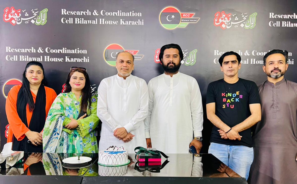 TamoorAliChana's tweet image. 🎉 Celebrating a legend! Former Provincial Minister &amp;amp; PPP stalwart, Senator Nadeem Ahmed @Bhuttoiest turns 55! 🥳 Party leaders &amp;amp; workers at Bilawal House Karachi cut the cake &amp;amp; showered him with heartfelt wishes for health &amp;amp; long life. #NadeemBhutto #BirthdayCelebration 🎂✨