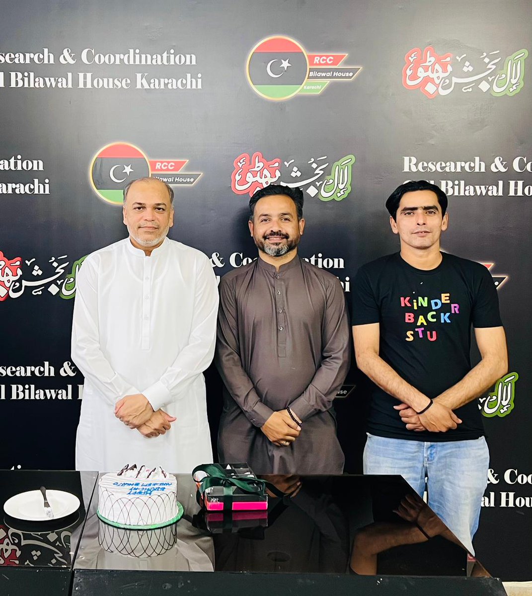 TamoorAliChana's tweet image. 🎉 Celebrating a legend! Former Provincial Minister &amp;amp; PPP stalwart, Senator Nadeem Ahmed @Bhuttoiest turns 55! 🥳 Party leaders &amp;amp; workers at Bilawal House Karachi cut the cake &amp;amp; showered him with heartfelt wishes for health &amp;amp; long life. #NadeemBhutto #BirthdayCelebration 🎂✨