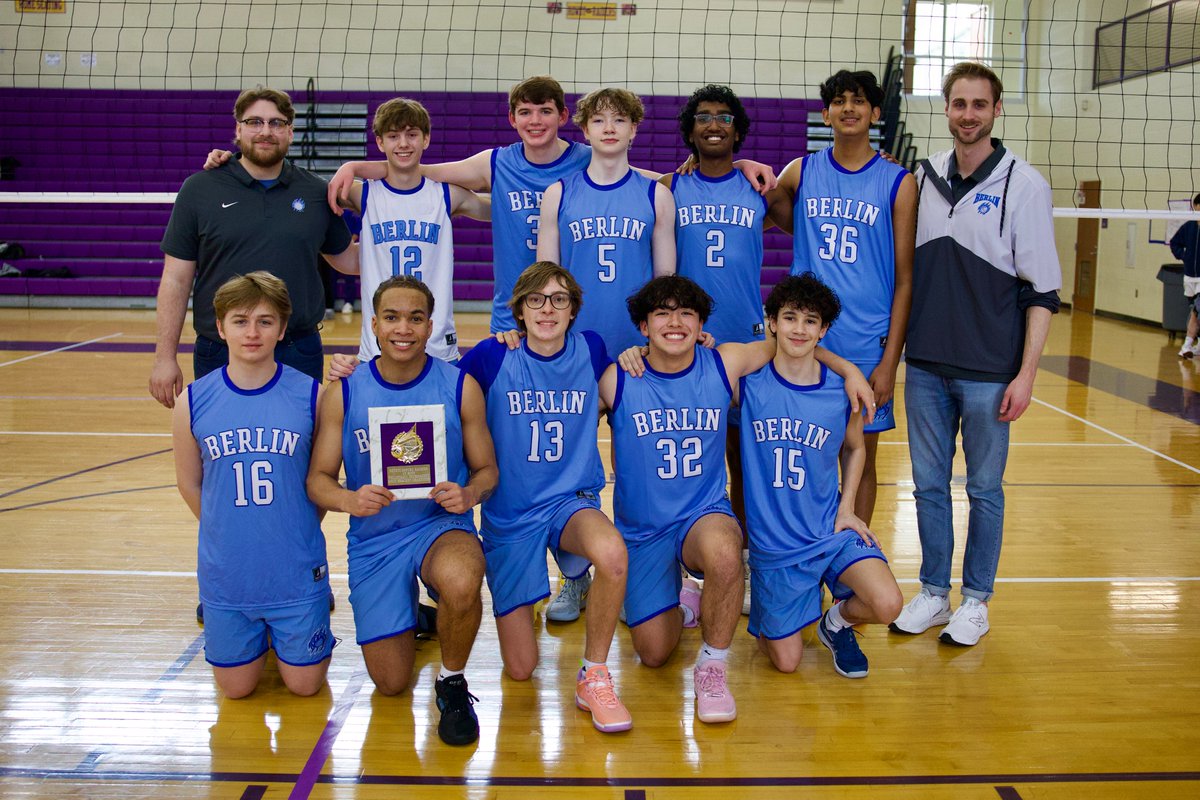 obhsboysvball's tweet photo. Great start to the season Friday with the program sweep of Gahanna in straight sets 7-0. And congrats to our JV for winning the Reynoldsburg JV tourney in straight sets 6-0. #trust26 #clawswayup @OBHS_Principal @doublebluesn @OhioVBTalk @ObhsVb @BerlinBearsAD @DispatchFrank https://t.co/lVO0UFJ8WI