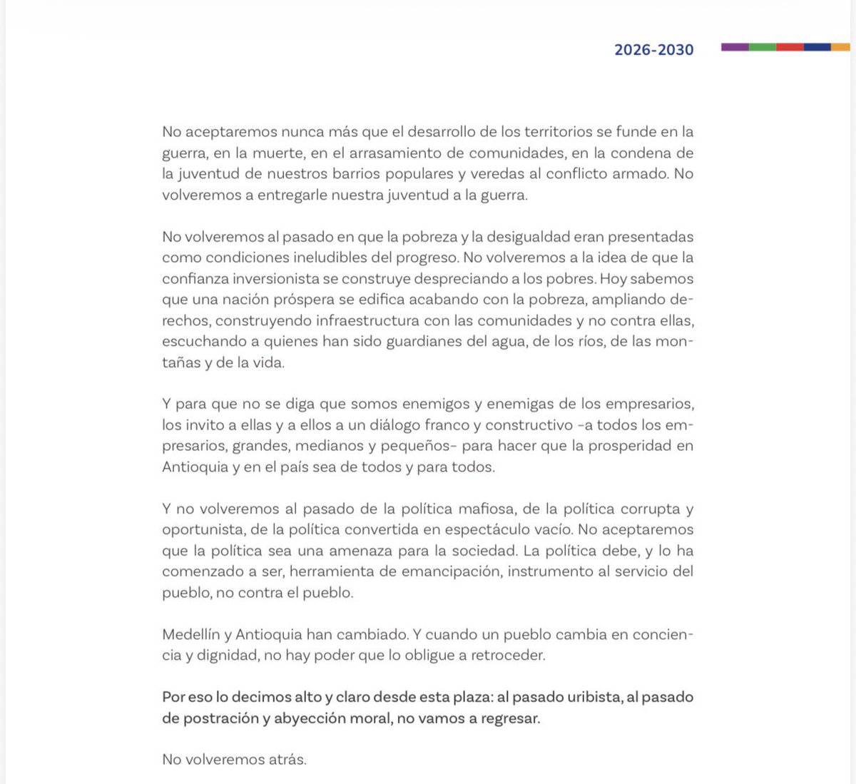 PizarroMariaJo's tweet photo. En honor a verdad hay que escuchar el discurso completo de Ivan Cepeda en Medellín de principios de febrero y pongo aquí lo publicado ENTERO para que cese la desinformación y tergiversación, porque no solo respetamos y queremos al pueblo antioqueño sino que valoramos sus contribuciones al desarrollo del pais y nos condolemos por la tragedia que en marco del conflicto armando han padecido sus gentes. Tragedia que no puede repetirse jamás en Colombia. 

"A lo largo de la historia de nuestra nación, Antioquia y su gente se han caracterizado por tener una fuerte identidad regional, por valorar el esfuerzo, el trabajo, el empeño, por la iniciativa y el empuje empresarial, por la densidad del tejido social, la unidad familiar, por compartir arraigadas creencias religiosas.

En todo tiempo, Antioquia y su pueblo han hecho grandes aportes al desarrollo económico, cultural y social del país. Ese espíritu pujante, esa consideración de la laboriosidad como virtud humana, convirtió a este departamento en un referente de desarrollo empresarial e industrial.

Pero desde la década de 1980, la vida cotidiana y social de Medellín, Antioquia y su gente cambiaron. Comenzaron los tiempos de la persecución, del sufrimiento y de la incertidumbre.

Antes de ser asesinado, el defensor de derechos humanos Jesús María Valle
Jaramillo, afirmó que el meridiano de la violencia pasaba por Antioquia. Como
todo lo que decía y hacía este gran defensor de derechos humanos, su frase no era una metáfora exagerada, por el contrario, fue una denuncia precisa.

En palabras sintéticas, Antioquia se convirtió en cuna de la parapolítica, de
la narcoeconomía, y del terrorismo de Estado.

Surgió una alianza perversa entre sectores económicos, políticos y armados que utilizaron la represión, el miedo y el exterminio para proteger sus intereses y acumular riqueza a costa de la vida de poblaciones en territorios rurales y urbanos del departamento." (Fragmento) 

👇 Texto Completo