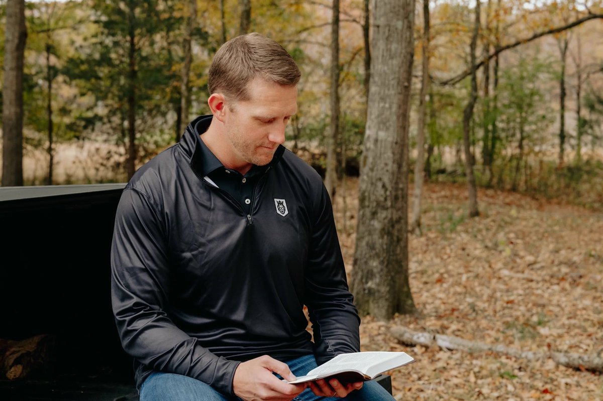 dangerousbtgood's tweet photo. THE STANDARD PULLOVER

A lightweight pullover with an embroidered lion shield, built for long days, shifting roles, and everyday responsibility. https://t.co/8oLtGWJ7JH