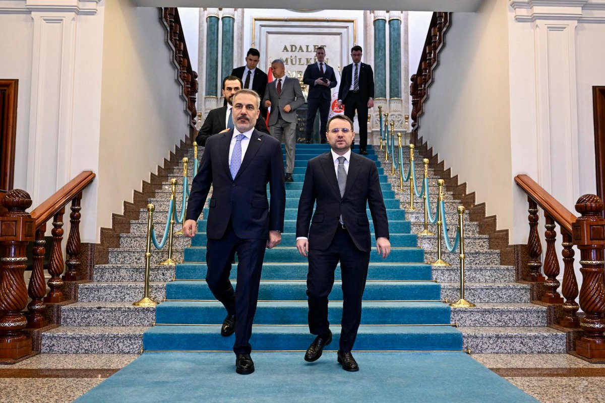 Dışişleri Bakanımız Sayın Hakan Fidan’ı Bakanlığımızda ağırladık.

Ülkemizin ve bölgemizin son derece hassas bir dönemden geçtiği bir süreçte, Sayın Bakanımızın yürüttüğü yoğun diplomatik çabalar Türkiye’nin bölgesel ve küresel ölçekte barış, istikrar ve adalet arayışına önemli