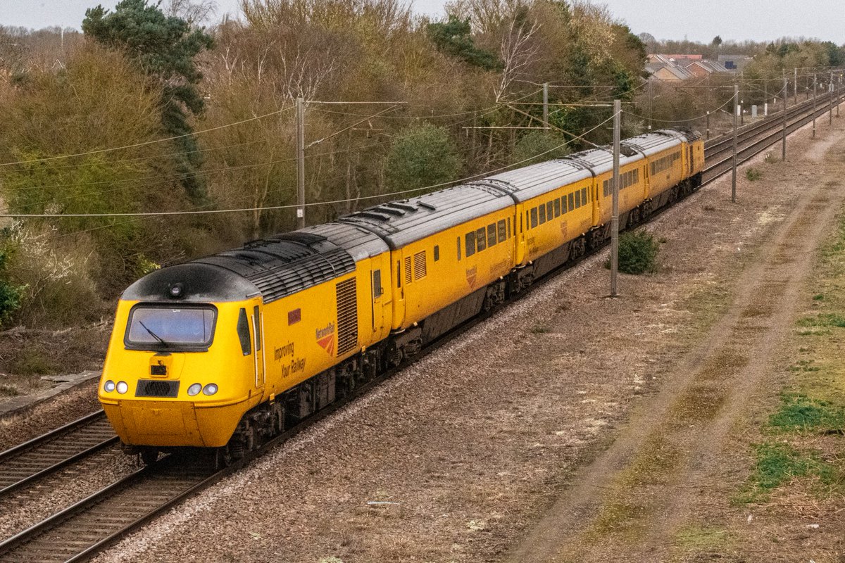 StedmanSlowSix's tweet image. A little leg stretch between meetings to see the @networkrail New Measurement Train aka the 'Flying Banana' as it heads out of Peterborough and towards King's Cross on the ECML. #Class43 #HST #InterCity125 #networkrail