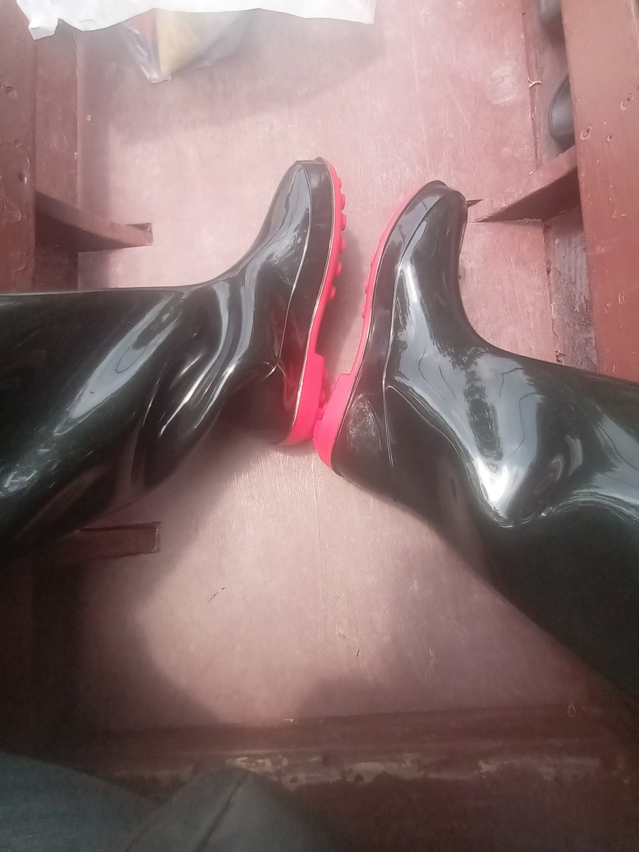 rubberboot89's tweet photo. New !! มาเเล้วของใหม่ 
โบลิ่ง 19 นิ้ว ดำเเดง นุ่มหอมมาก 😜❤️😅 https://t.co/gGD6Ar4UrI
