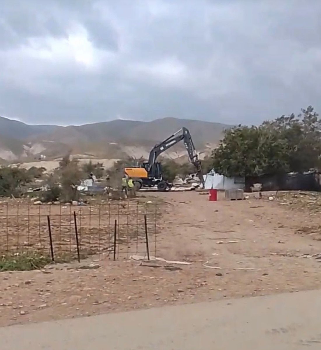 מסתכלים לכיבוש בעיניים tweet media