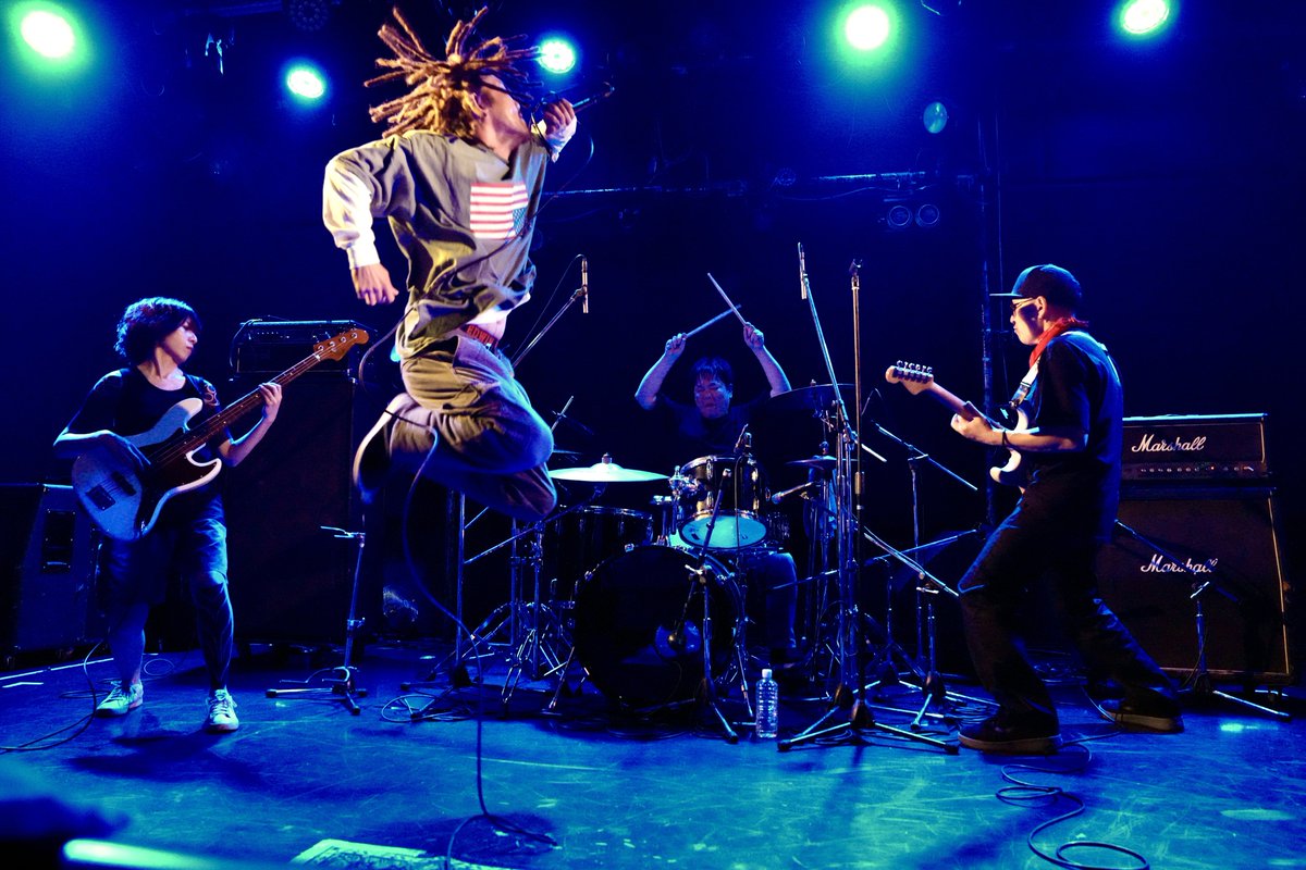 megmin_s's tweet photo. nugget watte tochan(as Rage Against the Machine)

私にグルーヴという言葉を教えてくれたバンド
ナゲット割って父ちゃんの初ライブはストヘスだったね。昨日はブラッドエロク不在によりドラムは北出氏(aeronauts)でした

Hideさんのギターに惚れた人はぜひSOUL-D!やKOLDRYDEも見に行ってほしいなぁ〜！オリジナルとかコピーとか関係なく曲知らなくてもすごいものは感動する

好きすぎて頭振っちゃうから動画ブレブレでだめだねw お客として撮ってるから楽しんでしまった