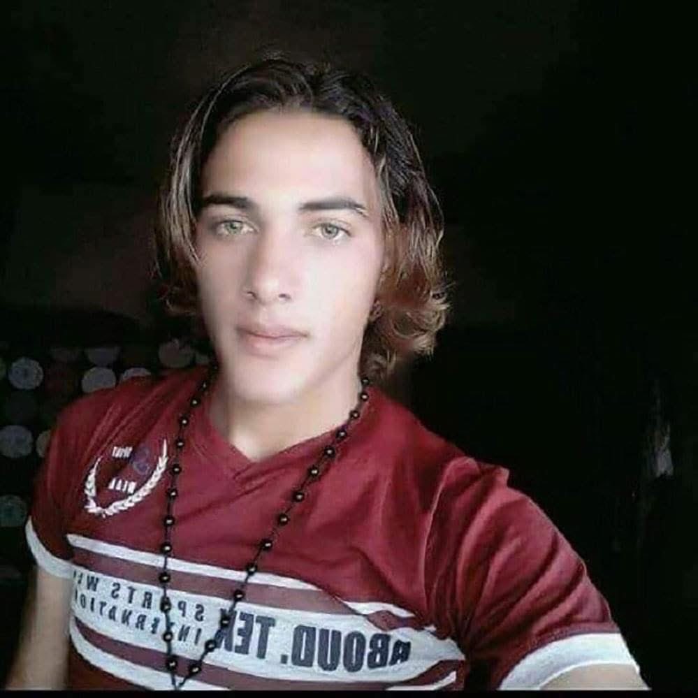 fatihtugradoruk's tweet photo. 8 yıl önce bugün Afrin Raco’da bombalı düzeneği görünce üstüne atlayan ve 15 Askerimizin hayatını kurtaran TSK destekli ÖSO mensubu 22 yaşındaki Ahmed El Hamdo.
Türk Milleti sana minnettar. 
Rabbim Şehadetini kabul etsin. 🇹🇷
Mübarek Kur’an’ın indiği gün hatırıma düştün cennet yüz https://t.co/mLPbakKObT