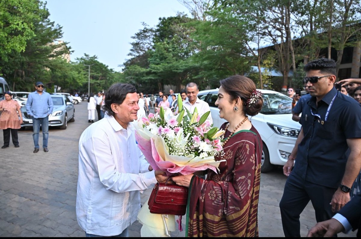 SinghShikta's tweet photo. A moment of inspiration for everyone witnessing #KISSHumanitarianAward recipient Smt. Nita Mukesh Ambani being honoured.
@KISSFoundation @achyuta_samanta https://t.co/suEpn7NJDW