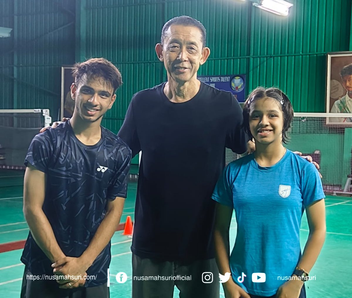 nusamahsuri's tweet image. Two teenage players from Uttar Pradesh 🇮🇳, Vansh Saxena and Samaira Saxena with Datuk (Dr) Misbun Sidek on the last day of the Intensive Training Program at Nusa Mahsuri yesterday.

#badmintontraining 
#intensivecourse